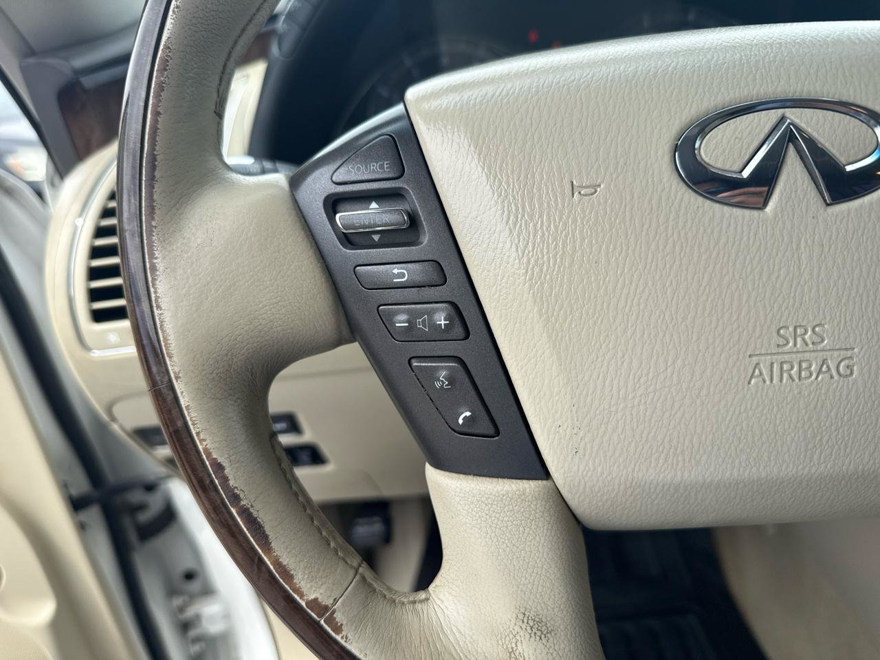 Used 2011 INFINITI QX56 4WD w/ Deluxe Touring Pkg image 19