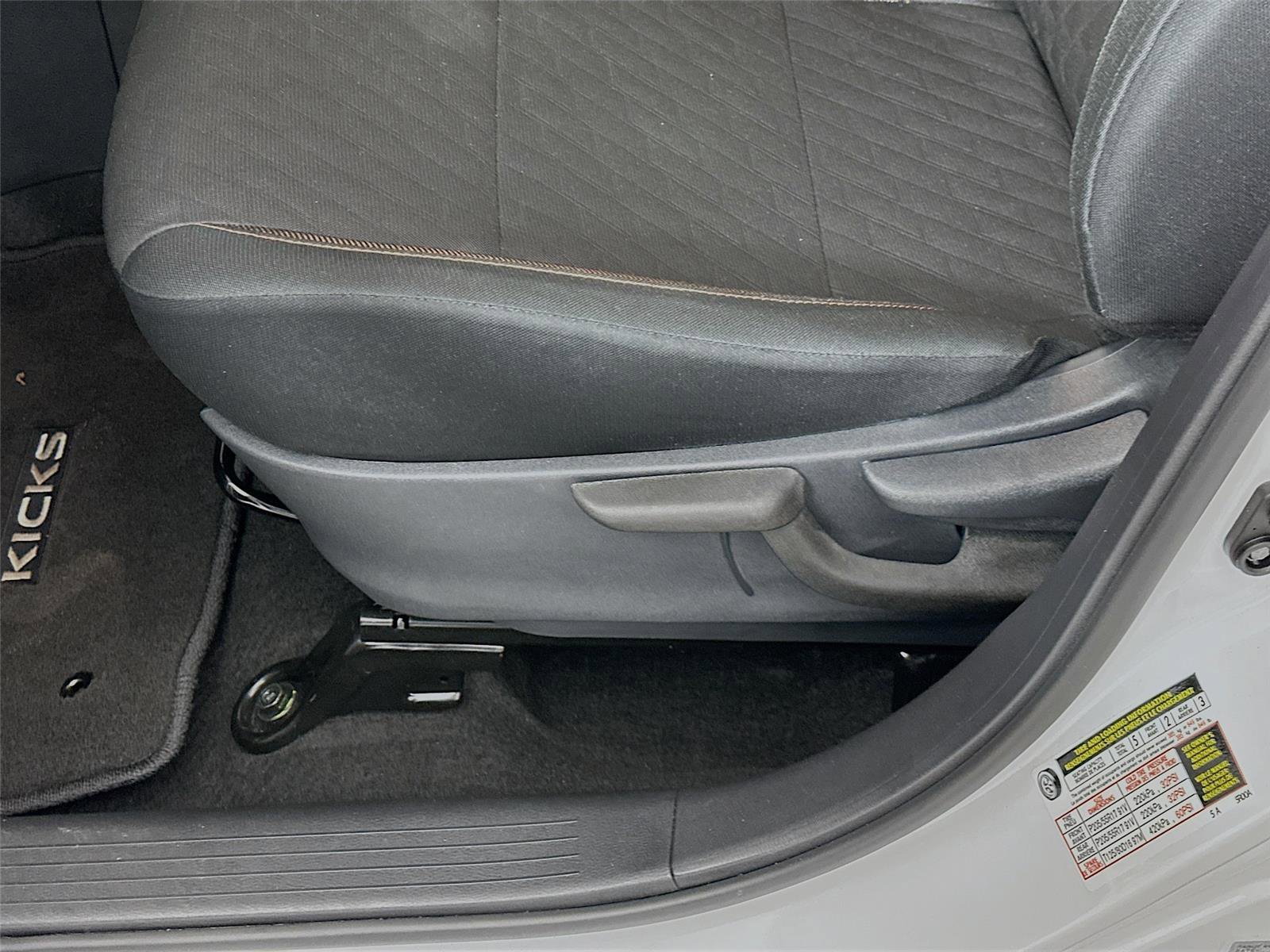 Used 2024 Nissan Kicks SR image 20