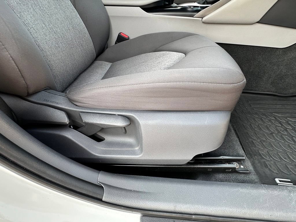 Used 2019 Toyota Camry LE FWD image 14