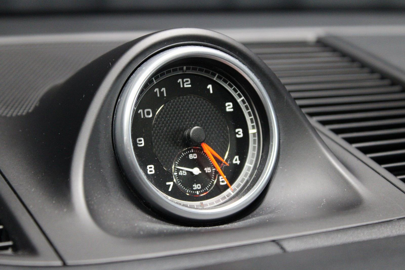 Certified 2021 Porsche Macan image 32