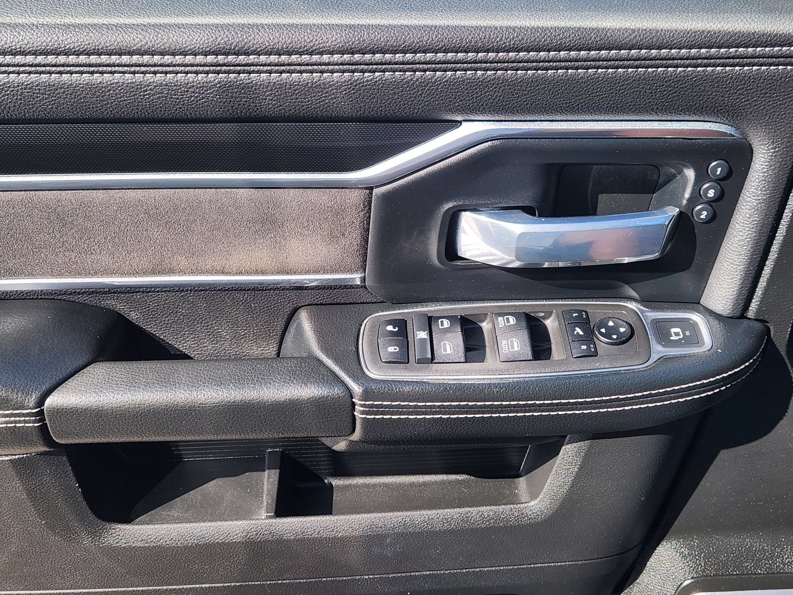 Used 2022 RAM 3500 Laramie AWD/4WD image 28