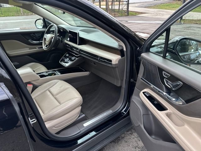 Used 2022 Lincoln Corsair Grand Touring image 11