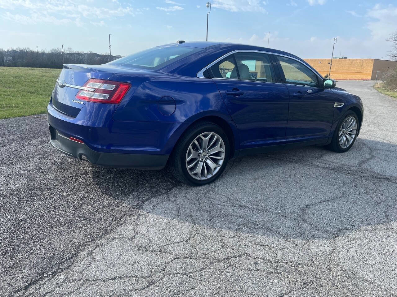 Used 2013 Ford Taurus Limited image 5