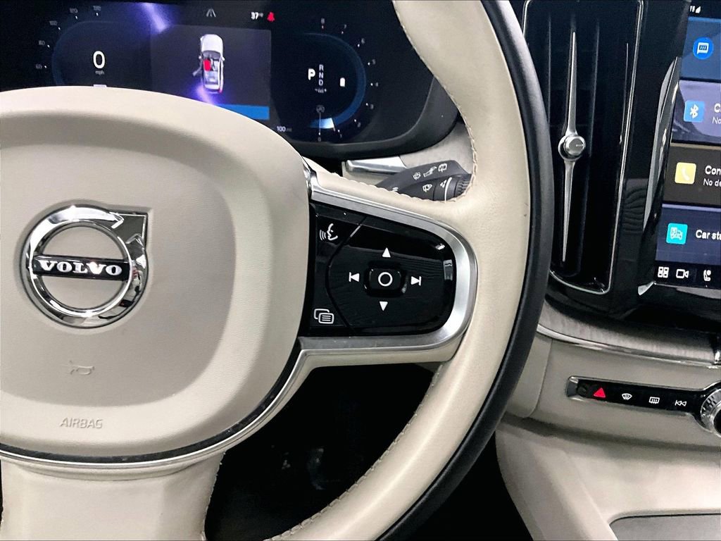 Used 2024 Volvo XC60 B5 Plus image 24