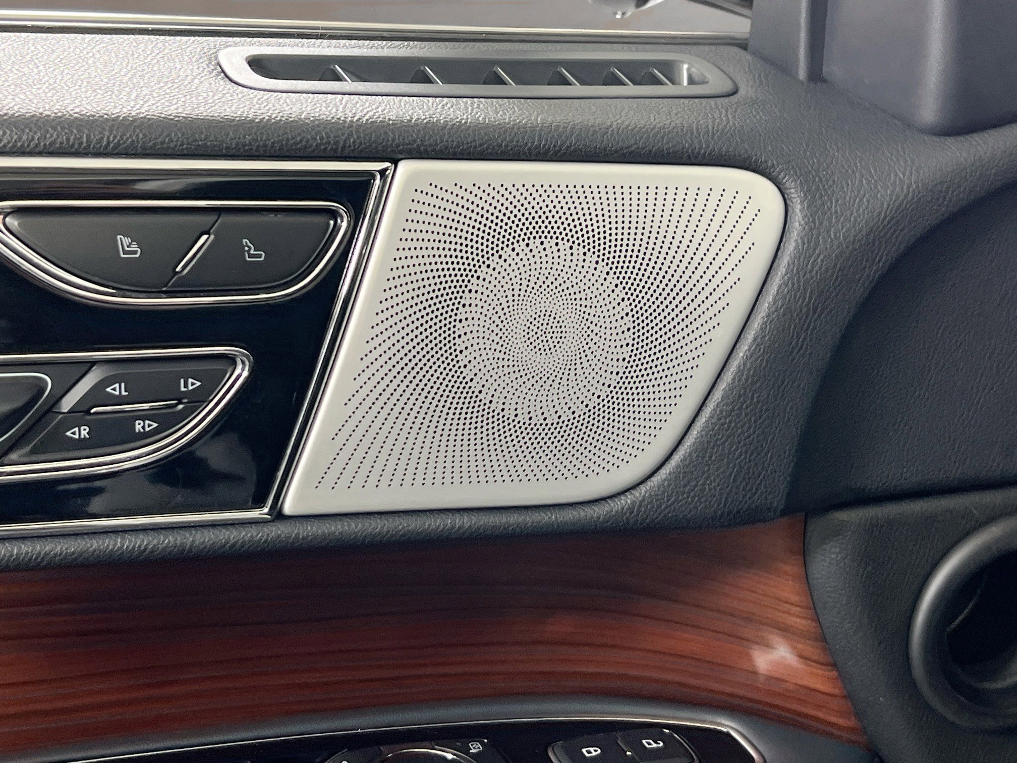 Used 2022 Lincoln Navigator Reserve image 19