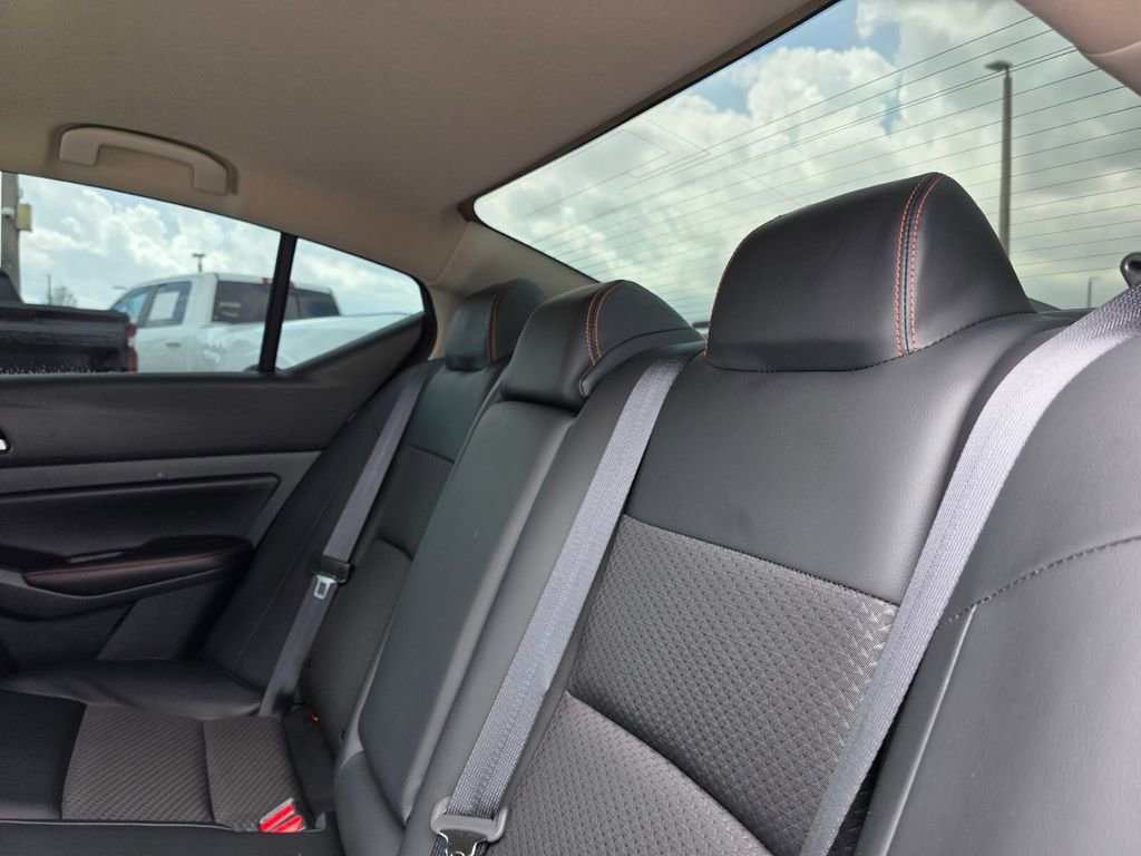 Used 2025 Nissan Altima 2.5 SR image 16