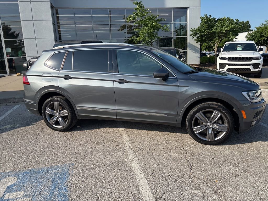 Used 2020 Volkswagen Tiguan SEL AWD/4WD image 32