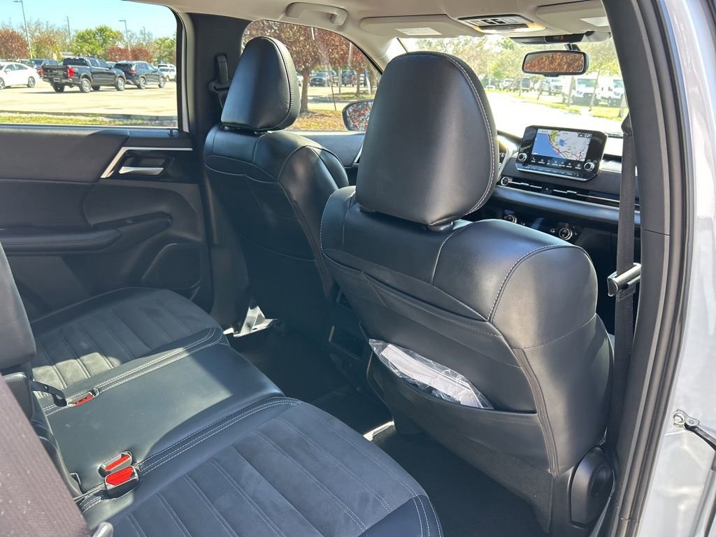 Used 2025 Mitsubishi Outlander 4WD Plug-In Hybrid image 48