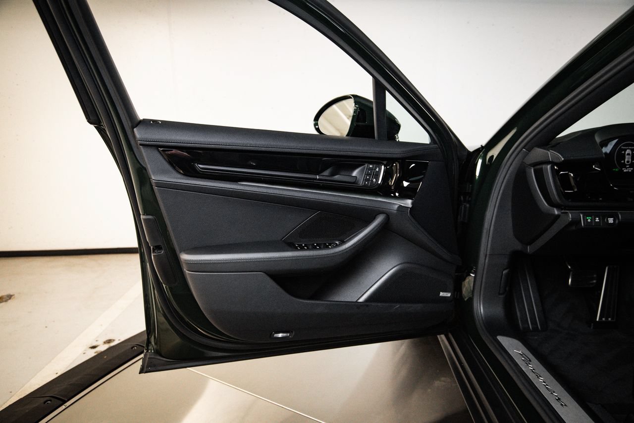 Certified 2025 Porsche Panamera image 23