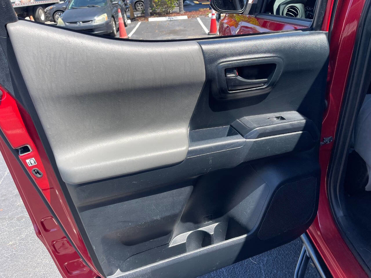 Used 2017 Toyota Tacoma SR RWD image 32