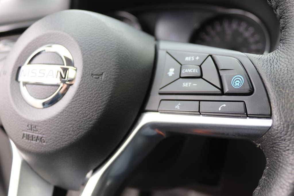 Used 2020 Nissan Rogue SV image 32