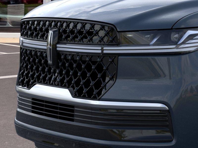 New 2026 Lincoln Navigator Reserve w/ Jet Appearance Package AWD/4WD image 17