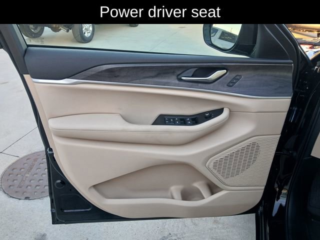 New 2025 Jeep Grand Cherokee Limited image 12