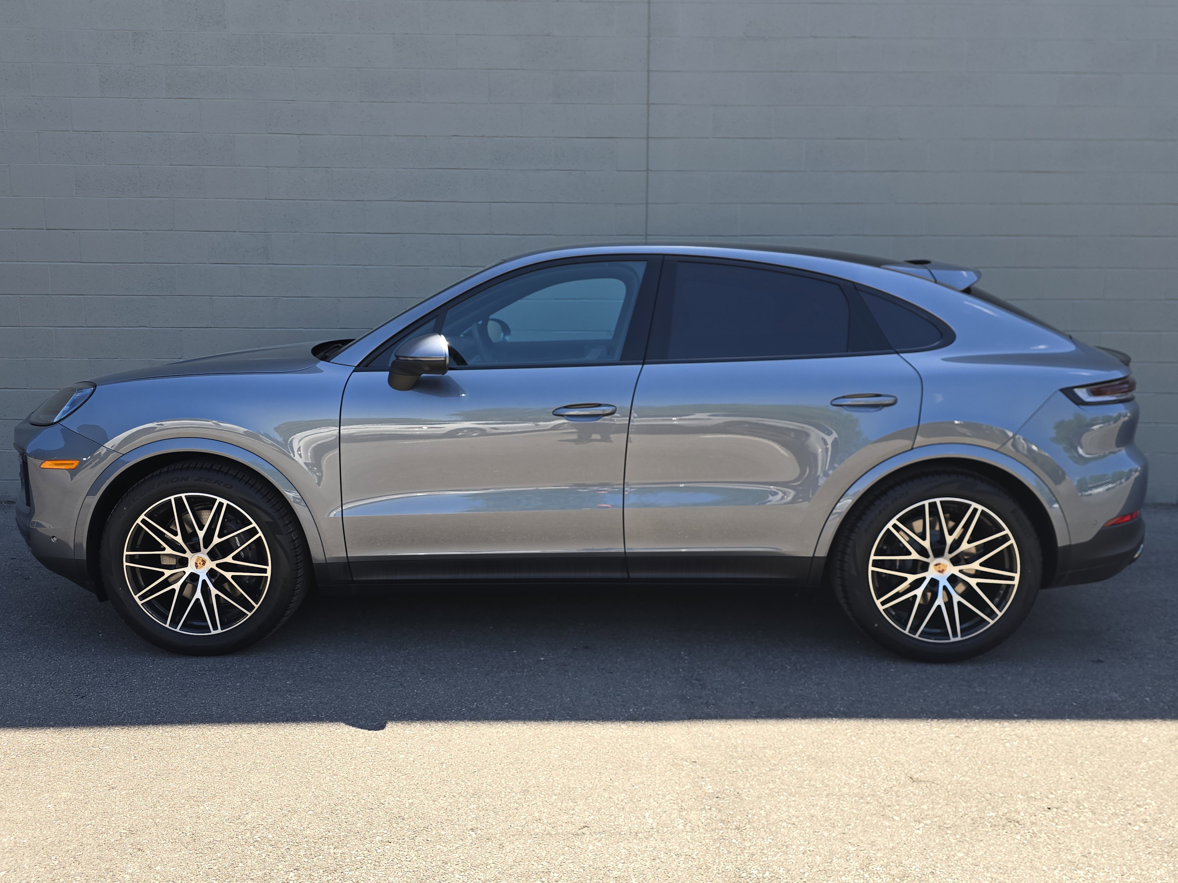 New 2026 Porsche Cayenne Coupe AWD/4WD image 2