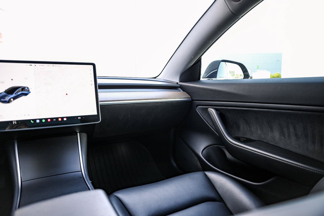 Used 2018 Tesla Model 3 Mid Range RWD image 17