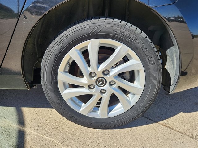 Used 2013 MAZDA MAZDA3 i Grand Touring w/ Tech Pkg FWD image 11