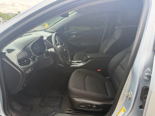 Used 2017 Chevrolet Malibu LT FWD image 14