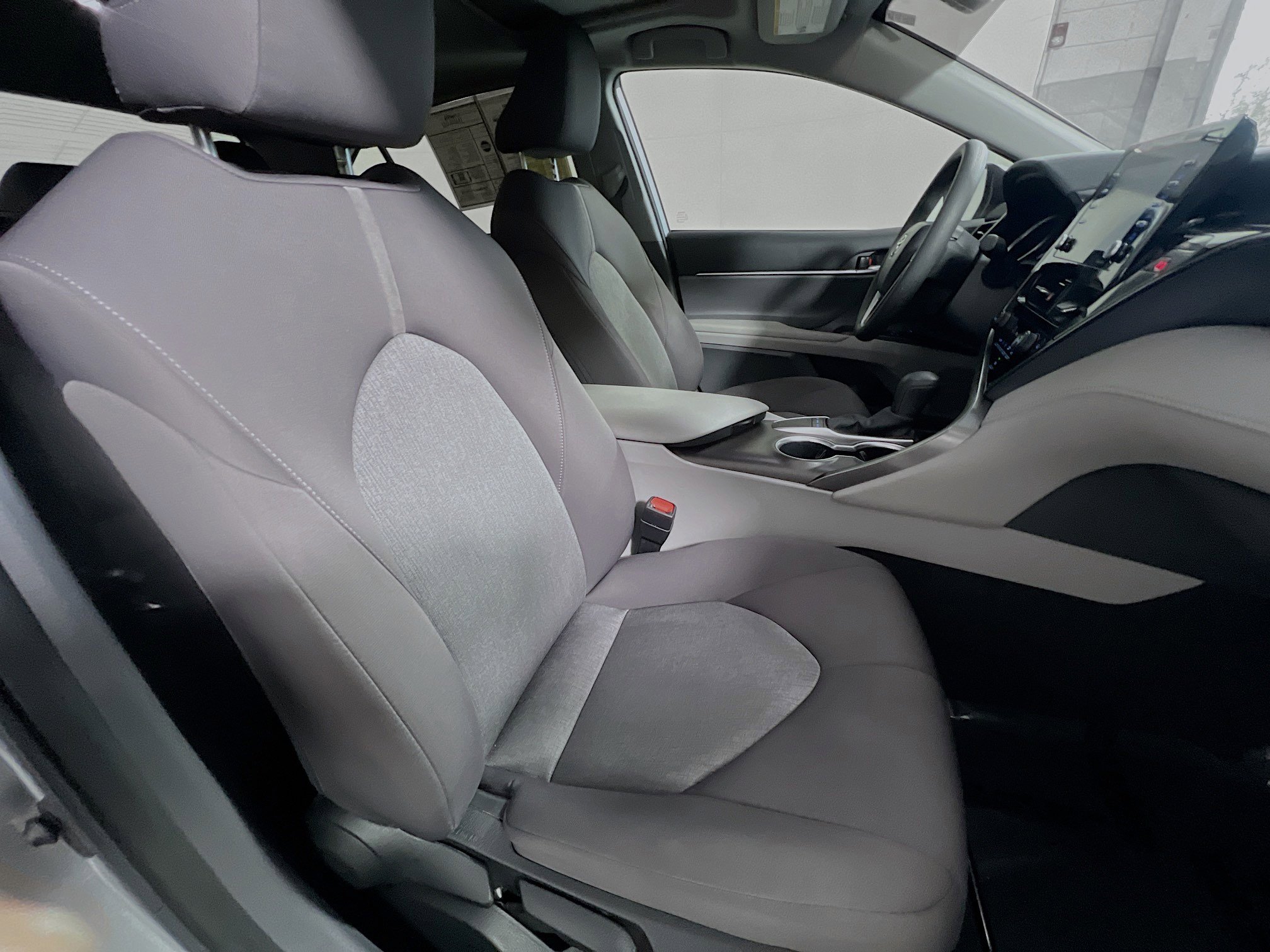 Used 2024 Toyota Camry LE w/ Convenience Package image 31