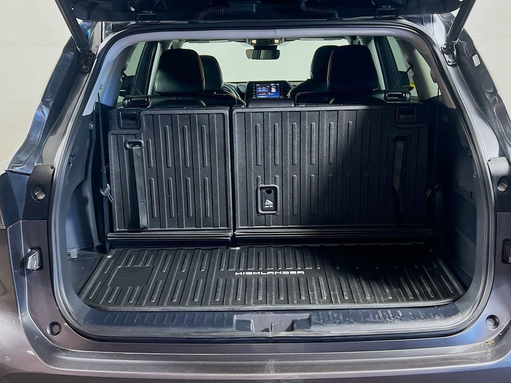 Used 2022 Toyota Highlander XLE AWD/4WD image 23