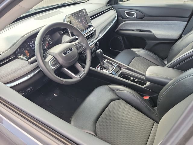 Used 2022 Jeep Compass Latitude image 3