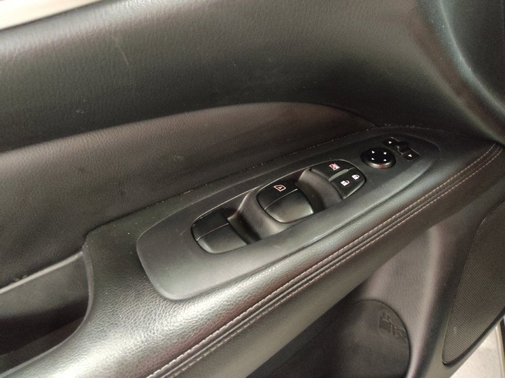 Used 2020 Nissan Pathfinder S FWD image 27