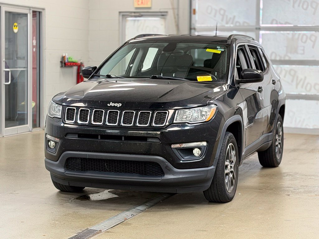 Used 2017 Jeep Compass Latitude w/ Safe & Security Group AWD/4WD image 3