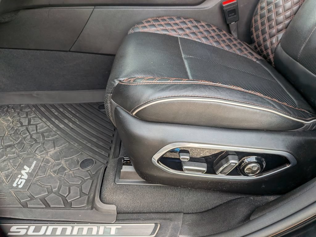 Used 2023 Jeep Grand Cherokee Summit w/ Rear Seat Video Group I AWD/4WD image 15