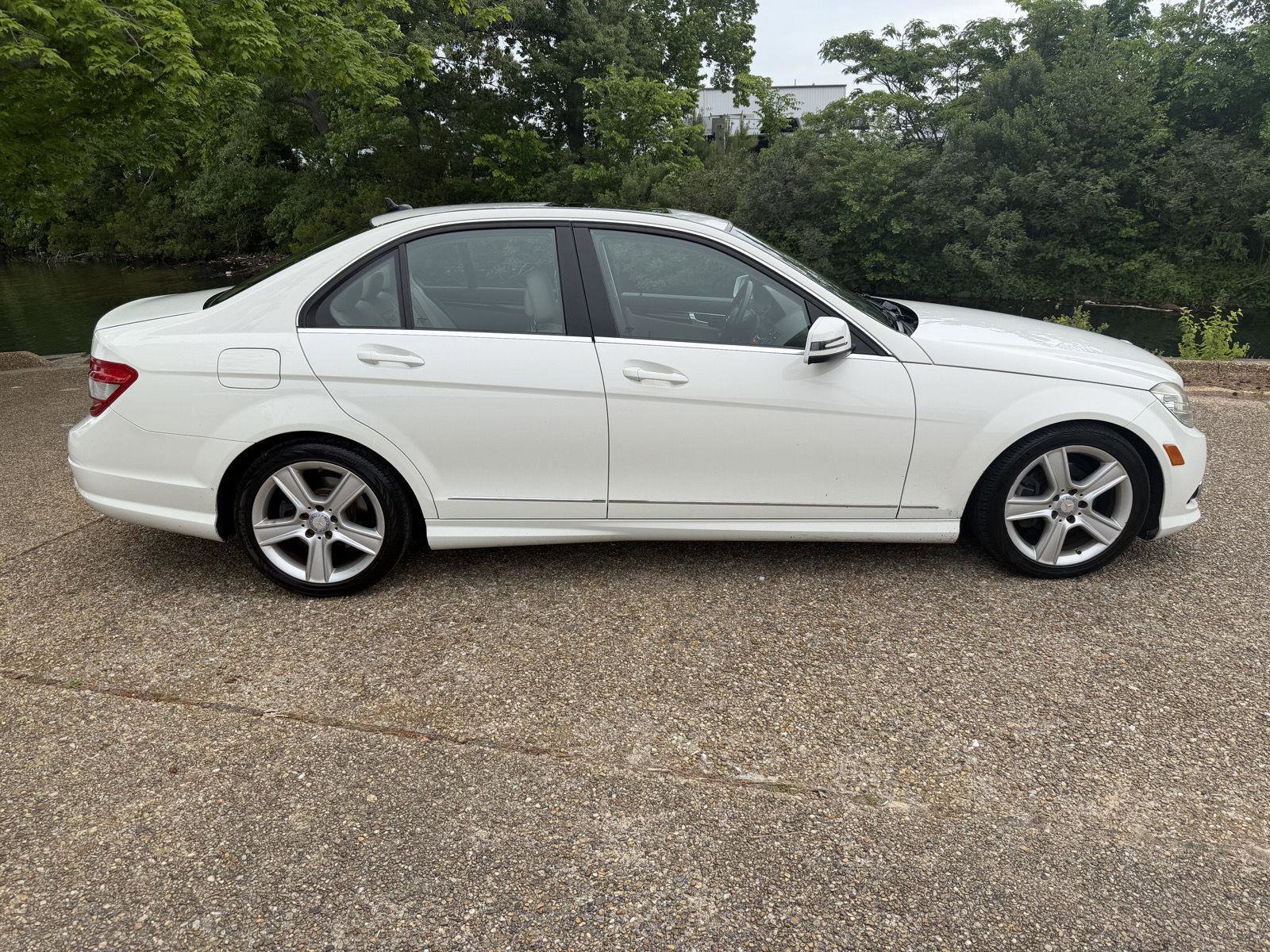 Used 2010 Mercedes-Benz C 300 4MATIC Sedan image 2
