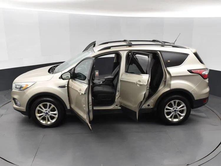 Used 2017 Ford Escape SE w/ Equipment Group 201A AWD/4WD image 7