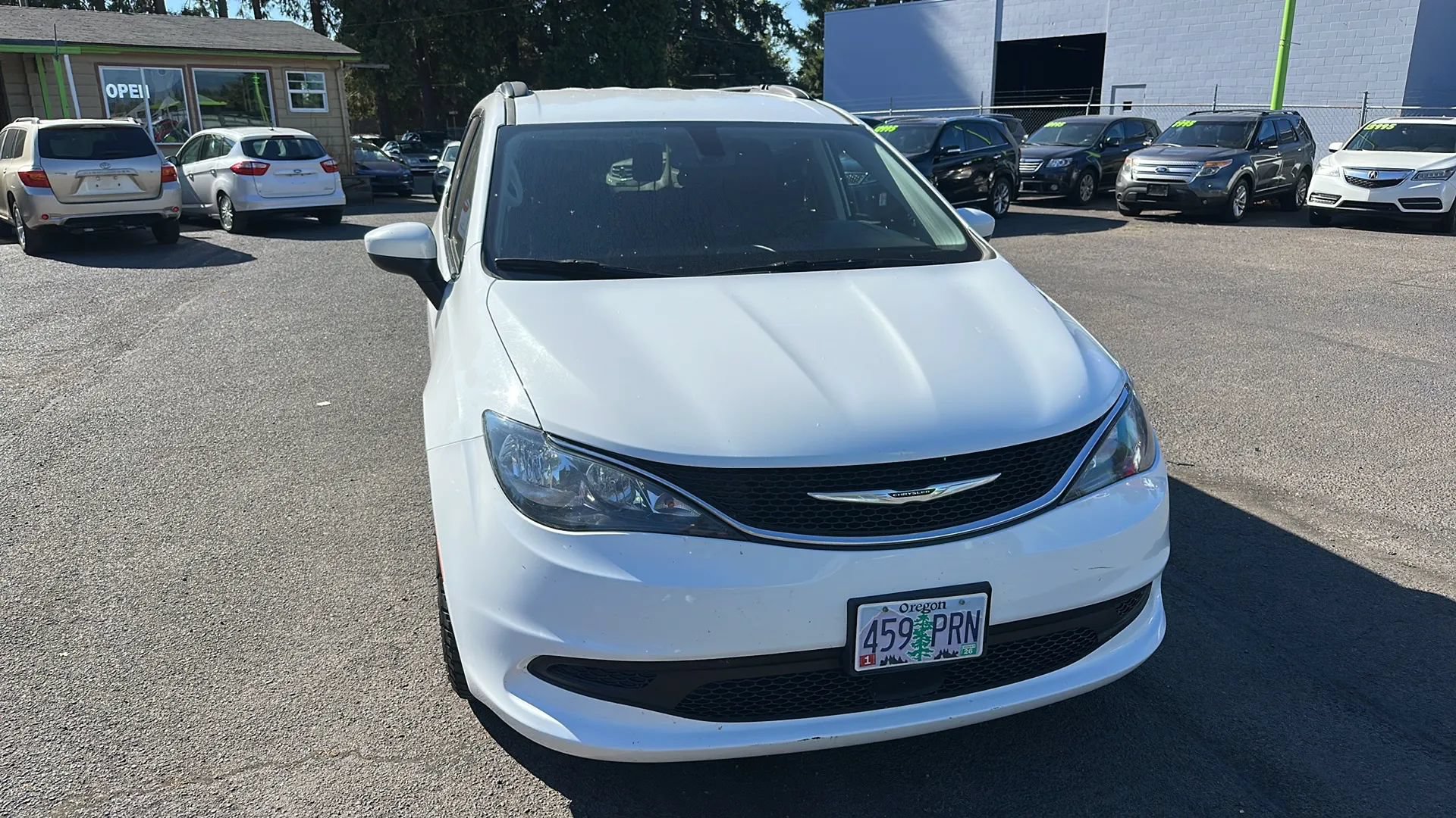 Used 2021 Chrysler Voyager Lxi FWD image 1
