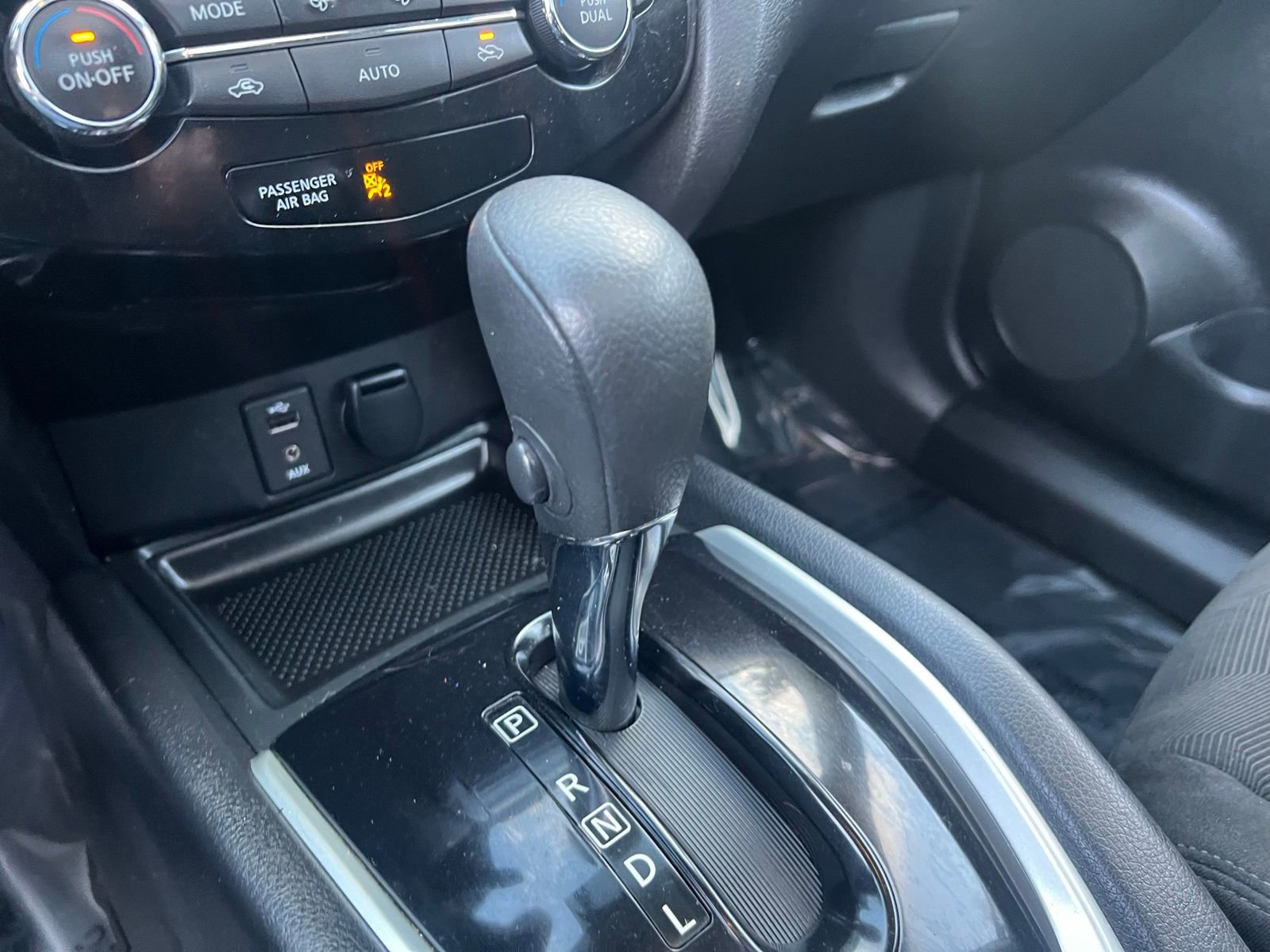 Used 2015 Nissan Rogue SV w/ SV Moonroof Package image 34