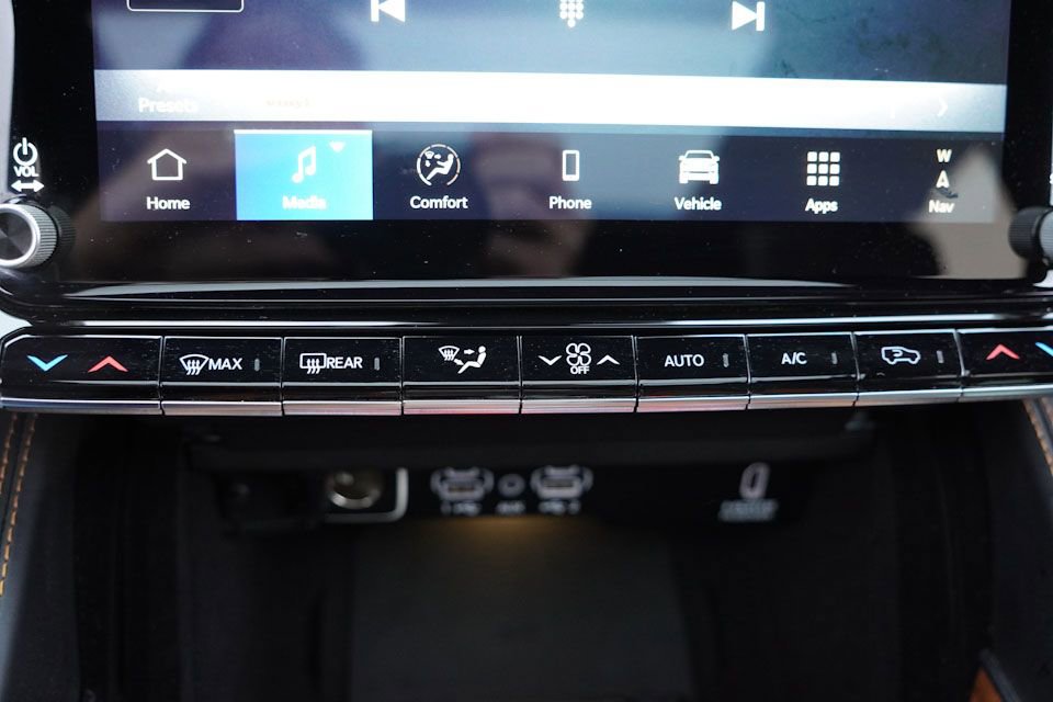 Used 2024 Jeep Grand Wagoneer Series III AWD/4WD image 34