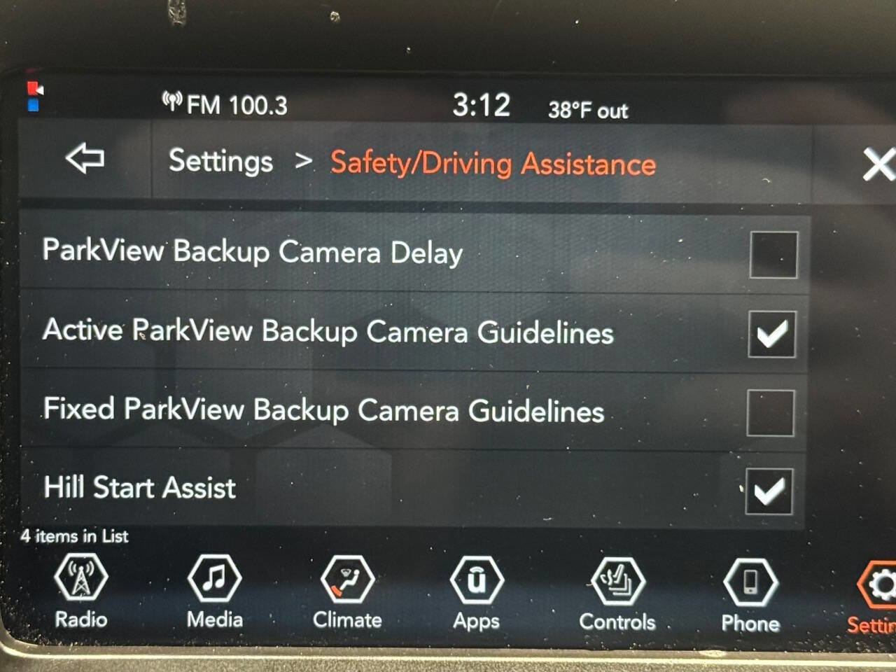 Used 2019 Jeep Cherokee Latitude w/ Cold Weather Group image 32