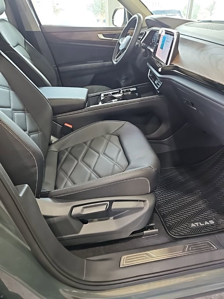 New 2026 Volkswagen Atlas SE image 13