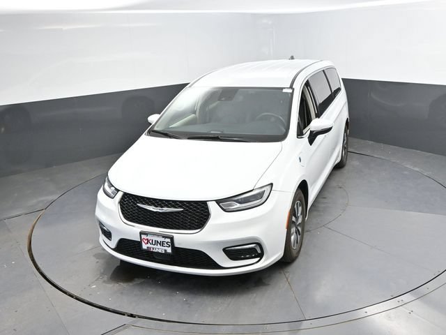 Used 2023 Chrysler Pacifica Touring-L FWD image 38