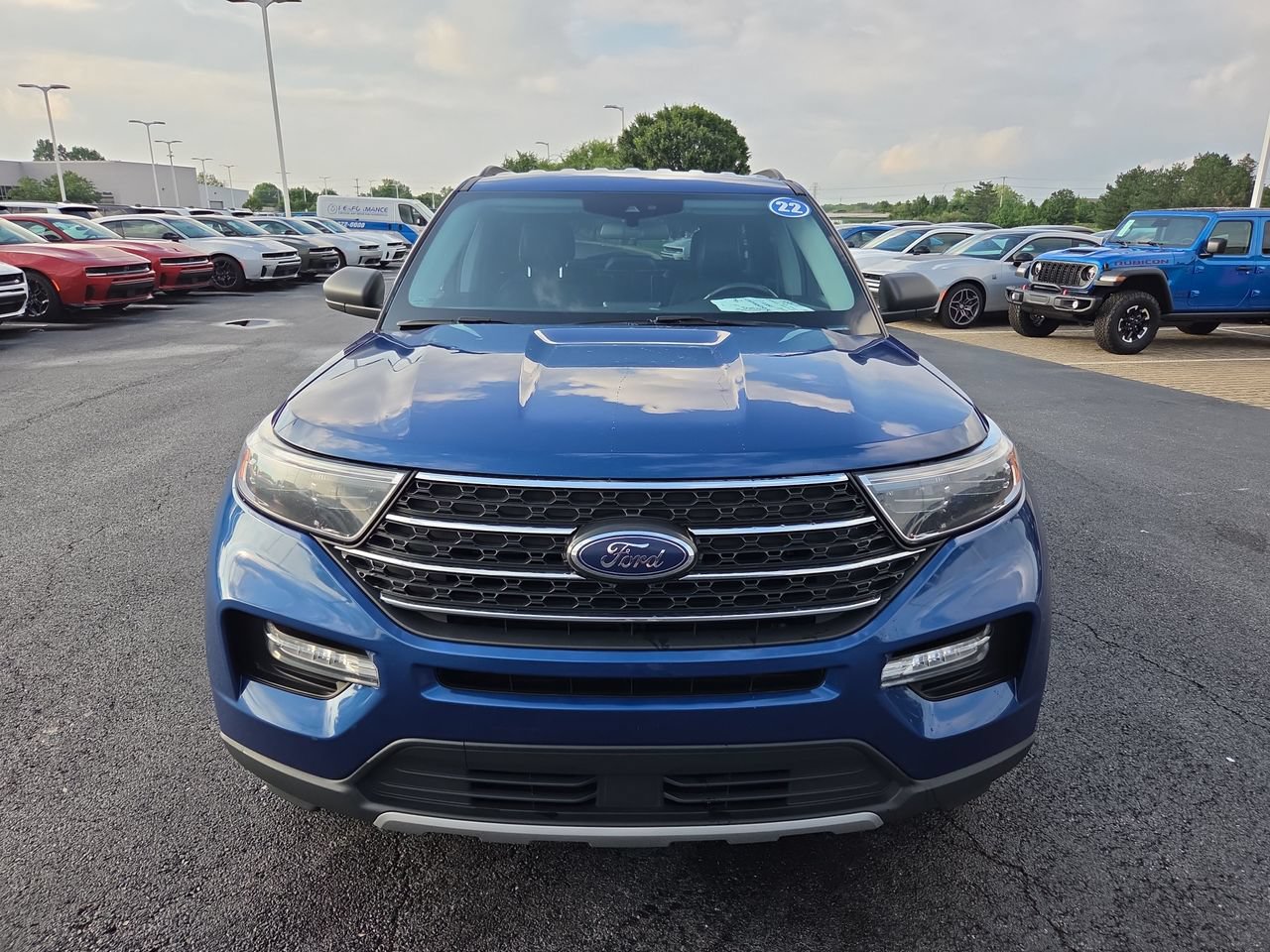 Used 2022 Ford Explorer XLT AWD/4WD image 2