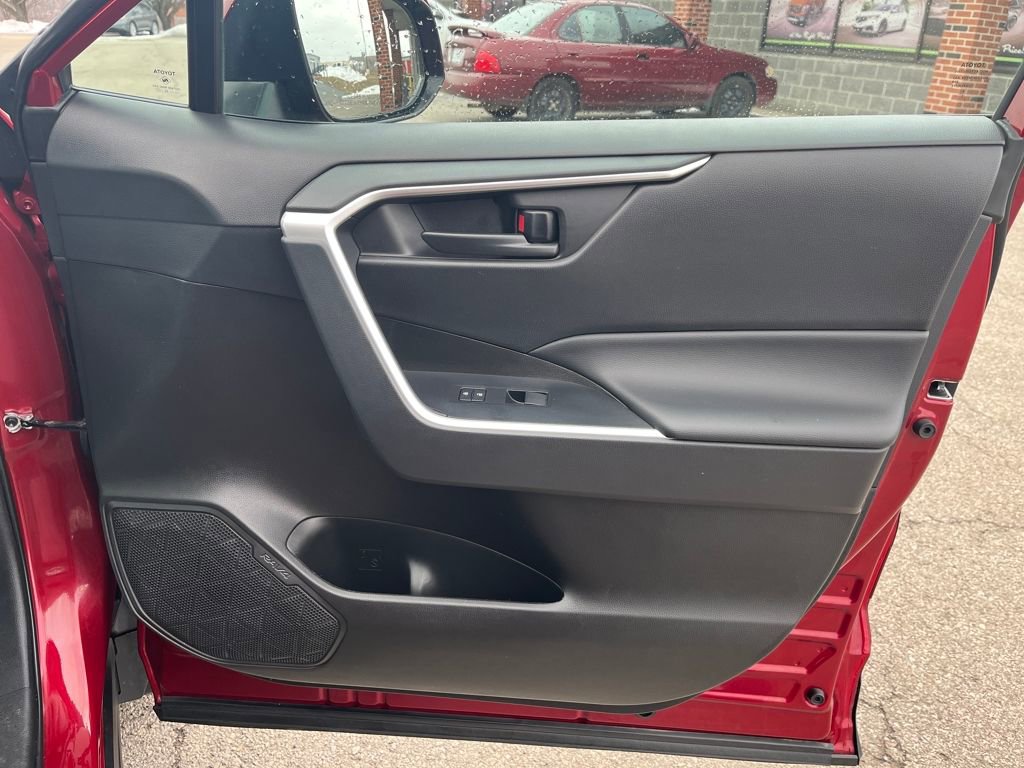 Used 2022 Toyota RAV4 LE image 29