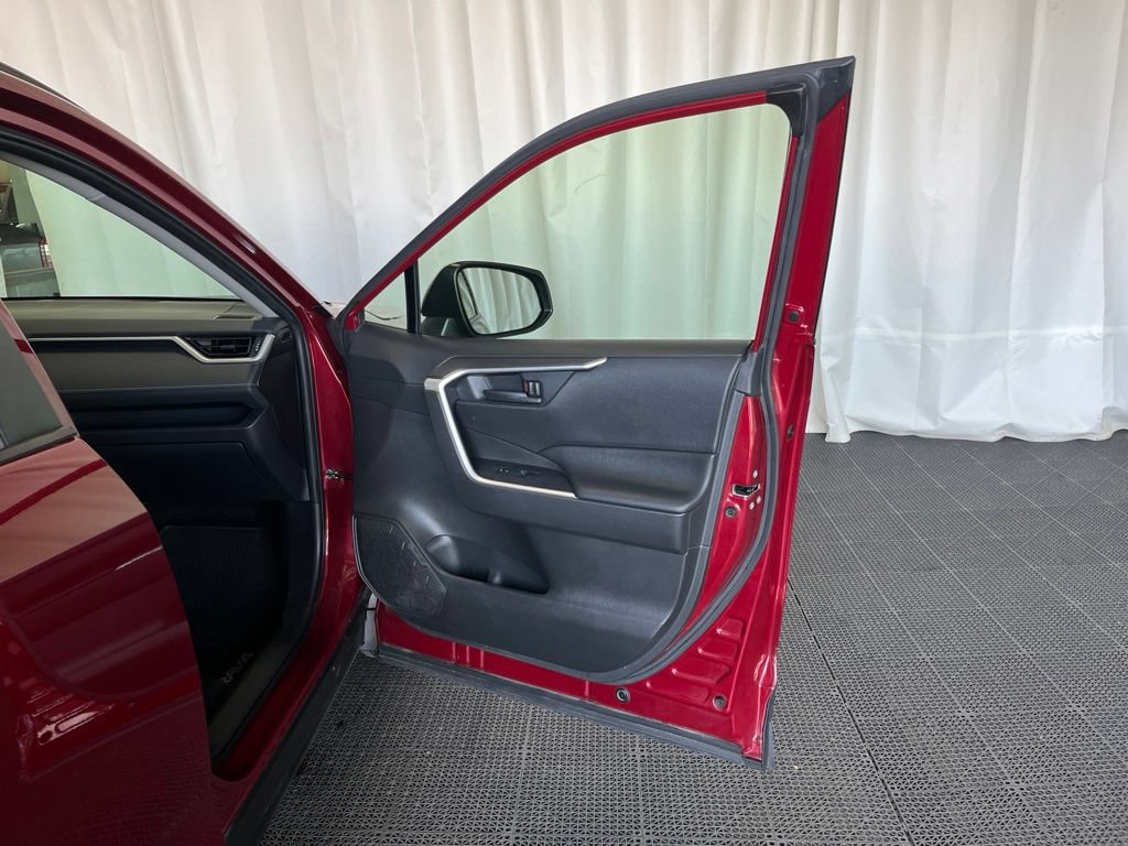 Used 2020 Toyota RAV4 LE w/ All Weather Liner Package AWD/4WD image 18