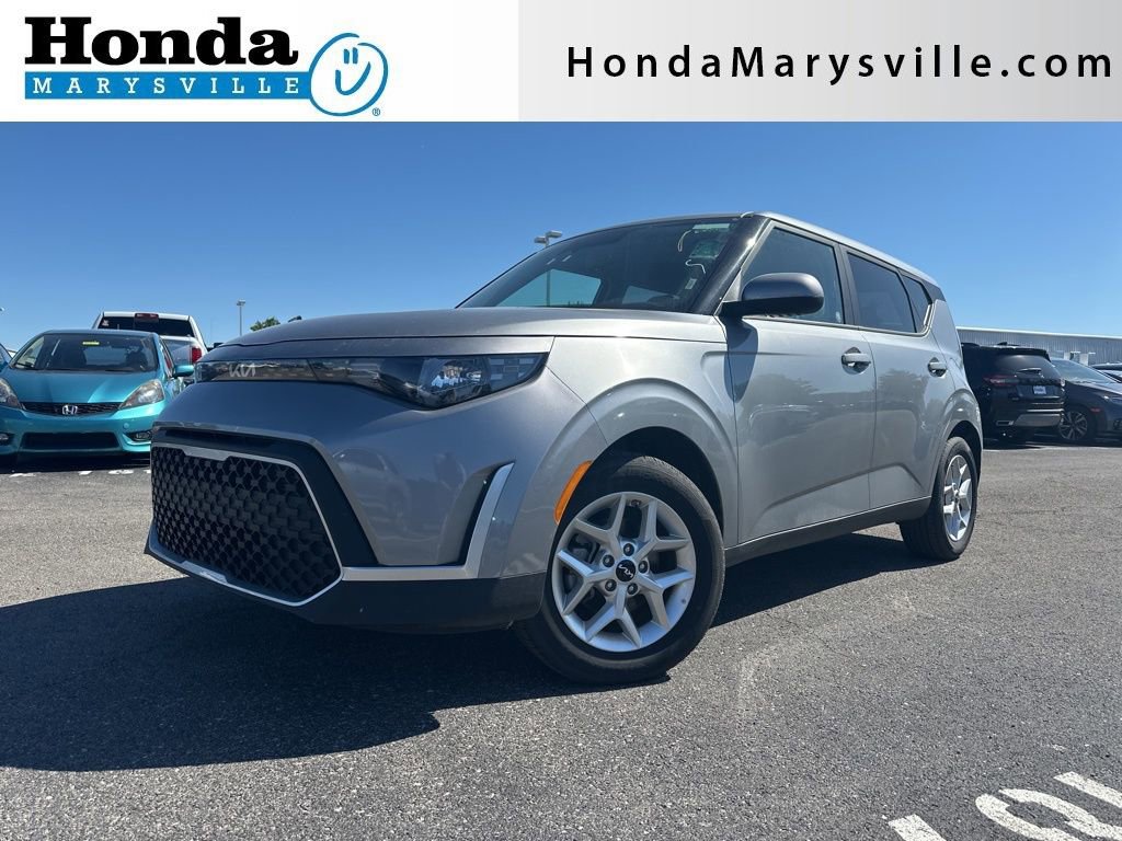 Used 2025 Kia Soul LX w/ LX Technology Package FWD image 1