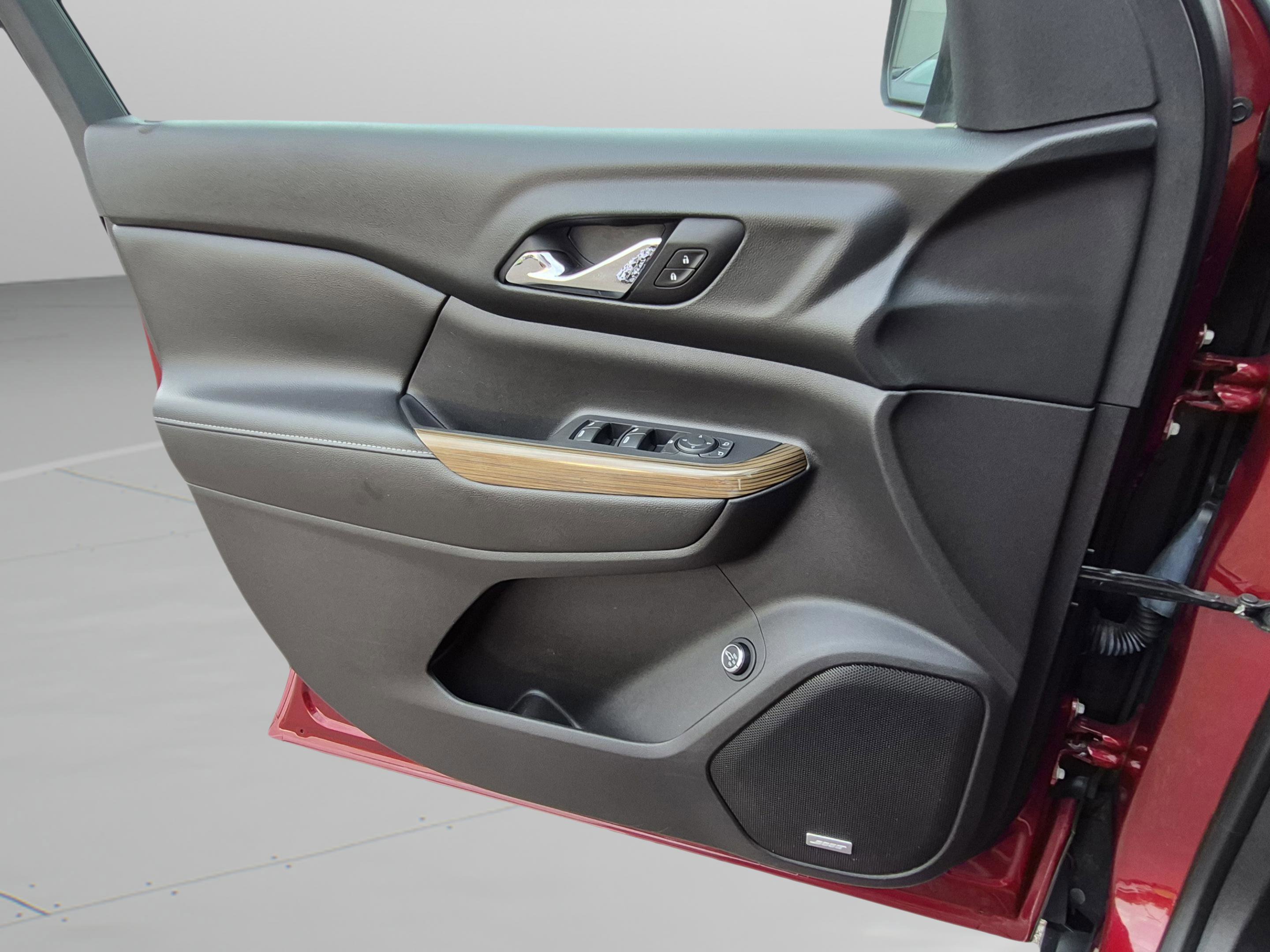 Used 2017 GMC Acadia SLE w/ Driver Alert Package I FWD image 25