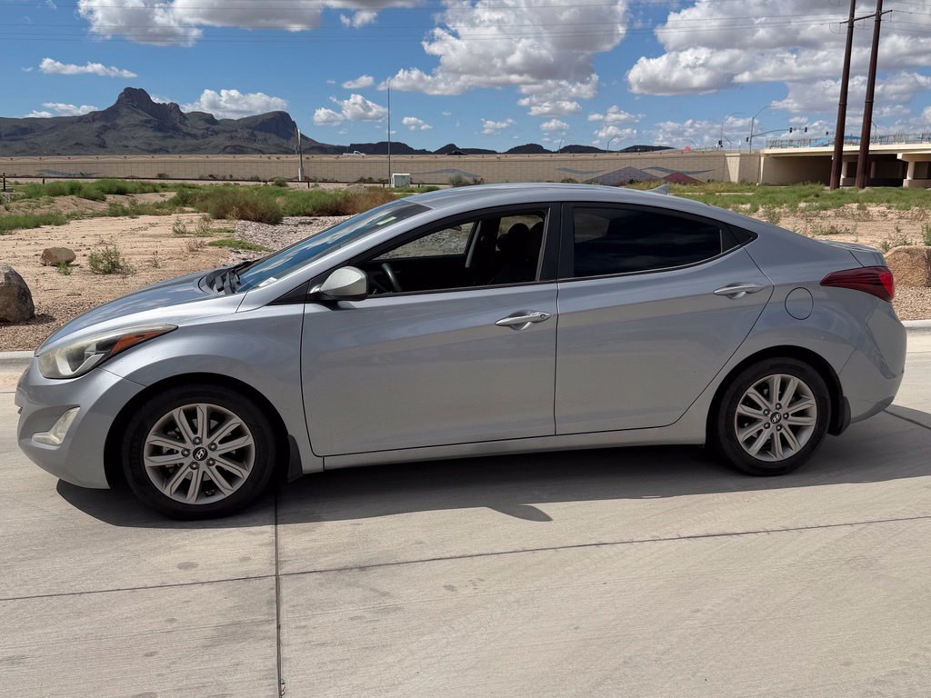 Used 2015 Hyundai Elantra SE w/ Option Group 02 FWD image 4