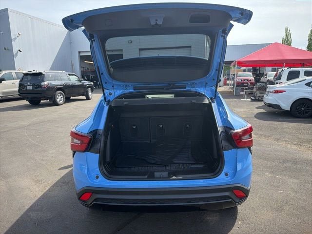 Used 2024 Chevrolet Trax RS w/ Sunroof Package FWD image 29