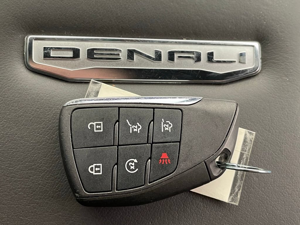 Used 2025 GMC Yukon Denali AWD/4WD image 35