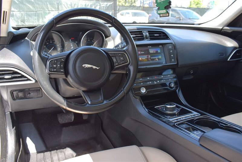 Used 2017 Jaguar XE Premium RWD image 3