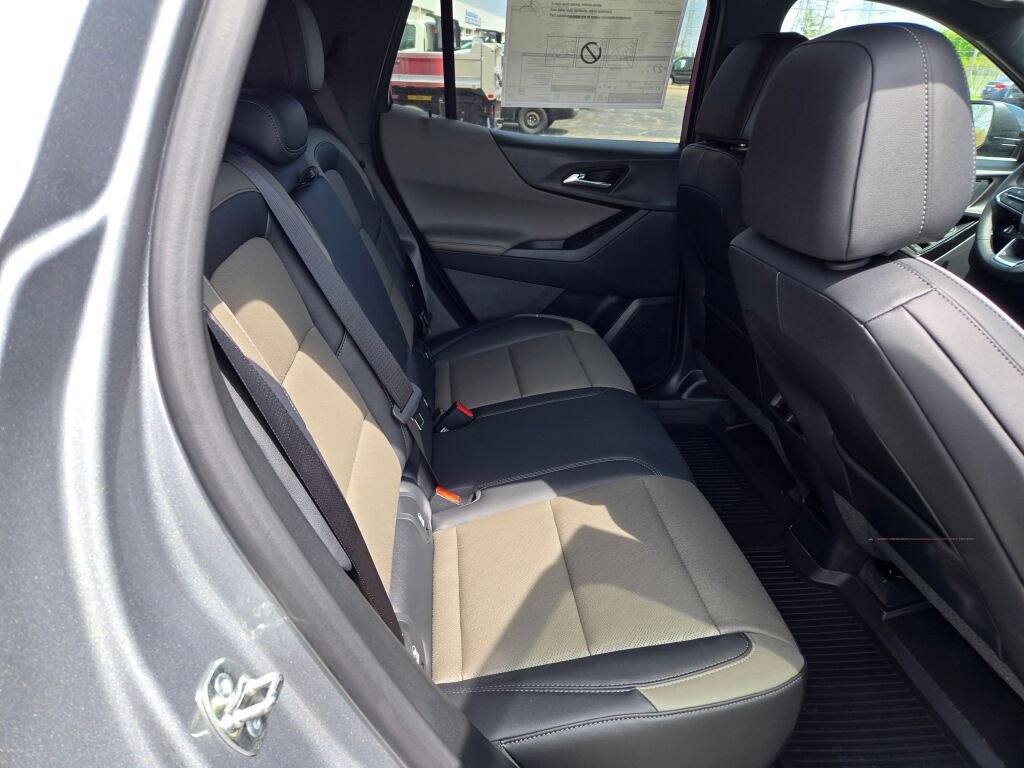 New 2026 Chevrolet Equinox LT w/ Convenience Package II FWD image 7