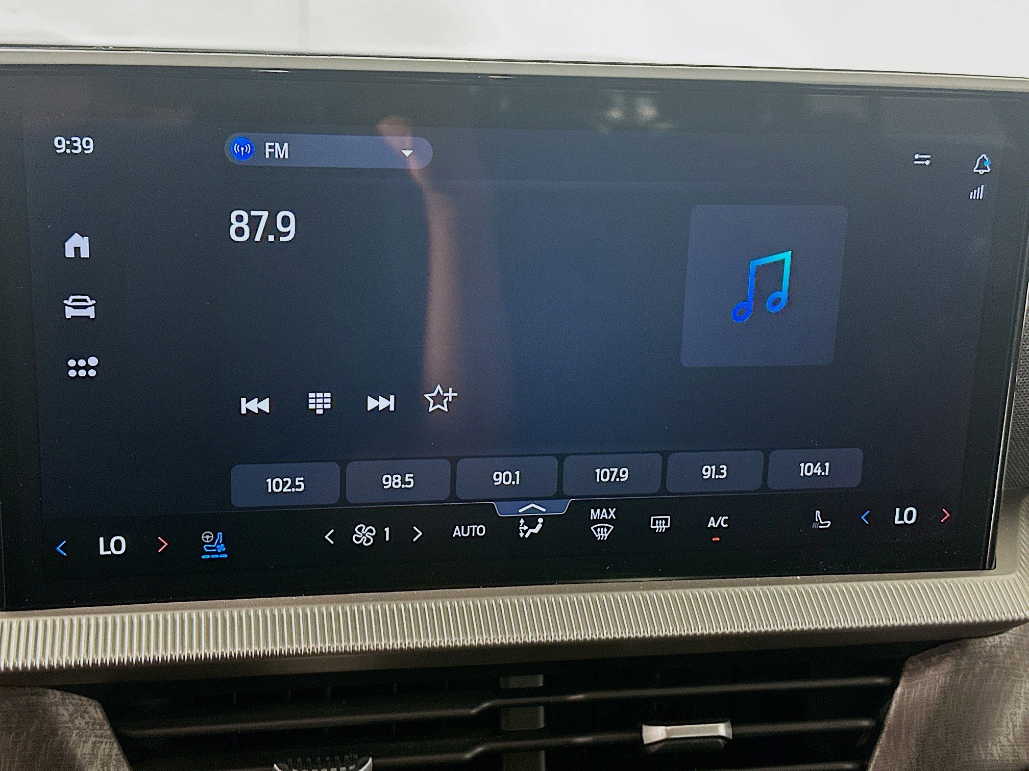 Used 2025 Ford Explorer Platinum w/ LUX Leather Package image 21