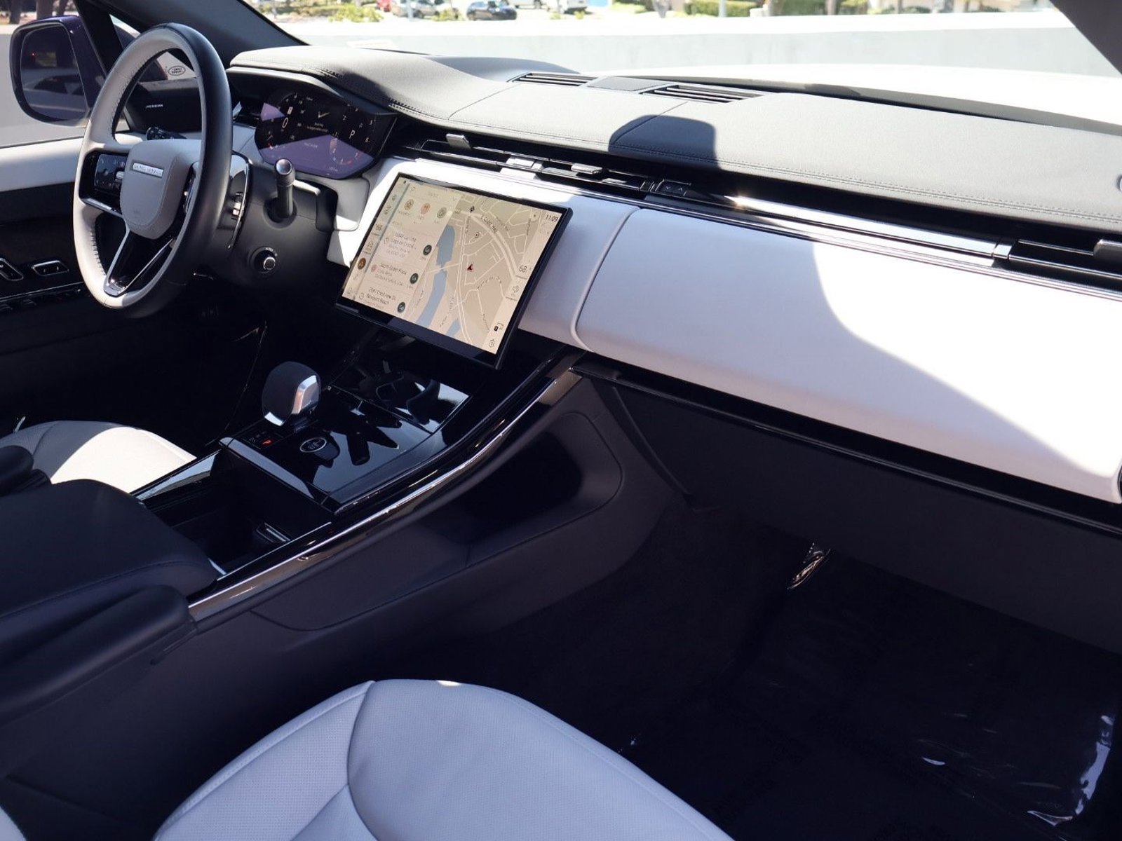 Used 2024 Land Rover Range Rover Sport Dynamic SE image 25