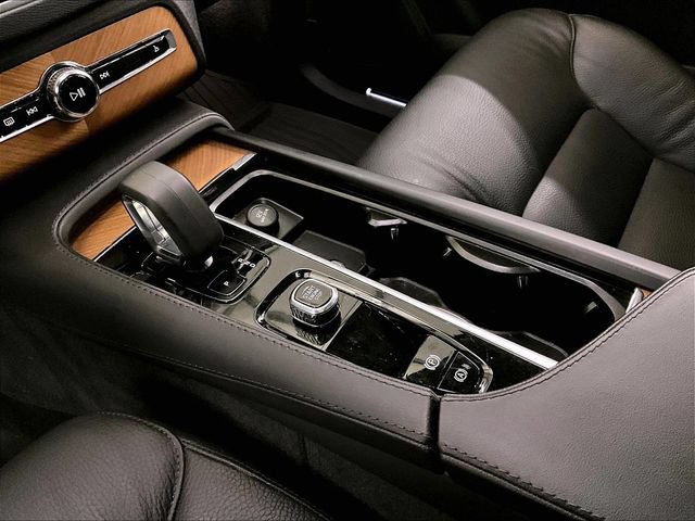Used 2024 Volvo XC90 B6 Plus w/ Protection Package Premier AWD/4WD image 16