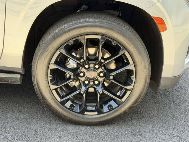 Used 2023 GMC Yukon XL Denali w/ Max Trailering Package AWD/4WD image 9
