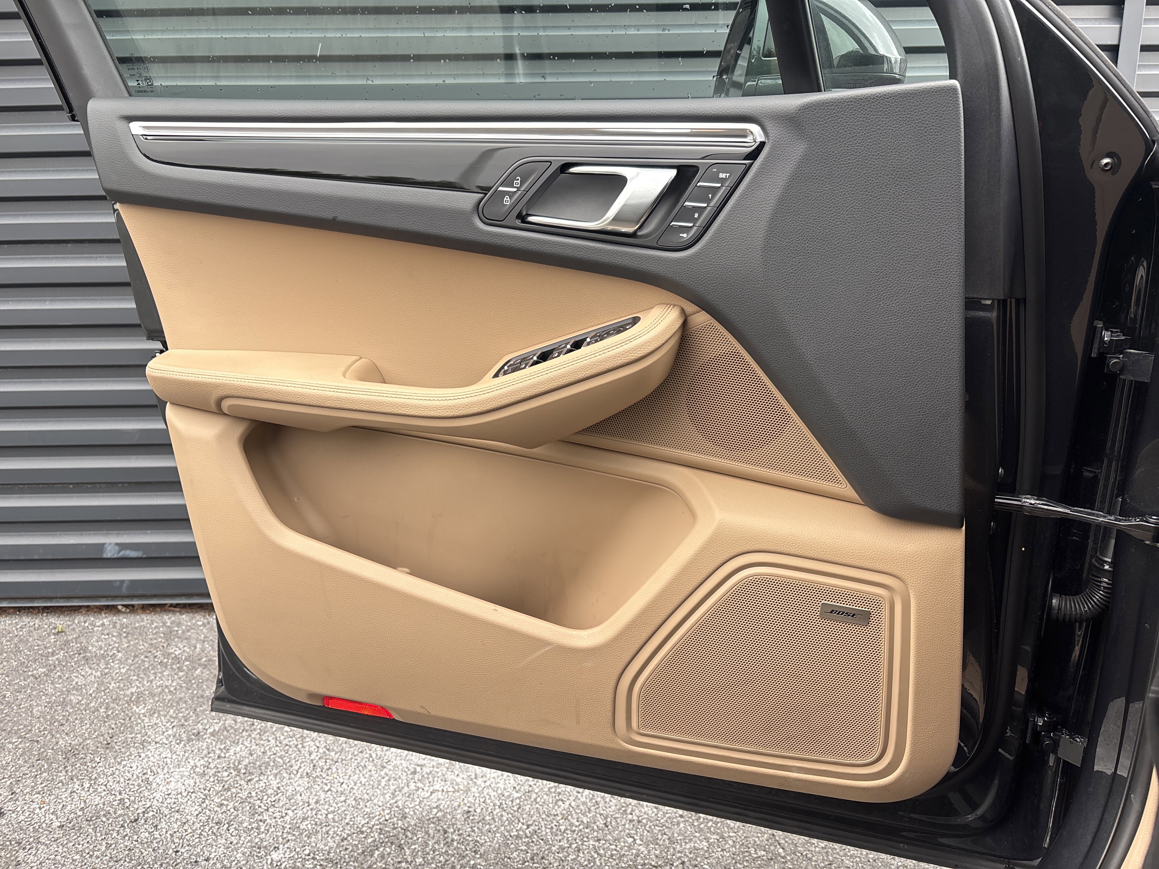 Certified 2025 Porsche Macan image 14